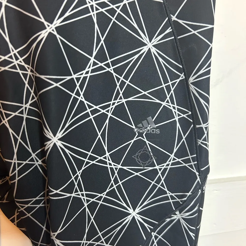 Adidas Geometric Cropped Active Leggings - Image 7