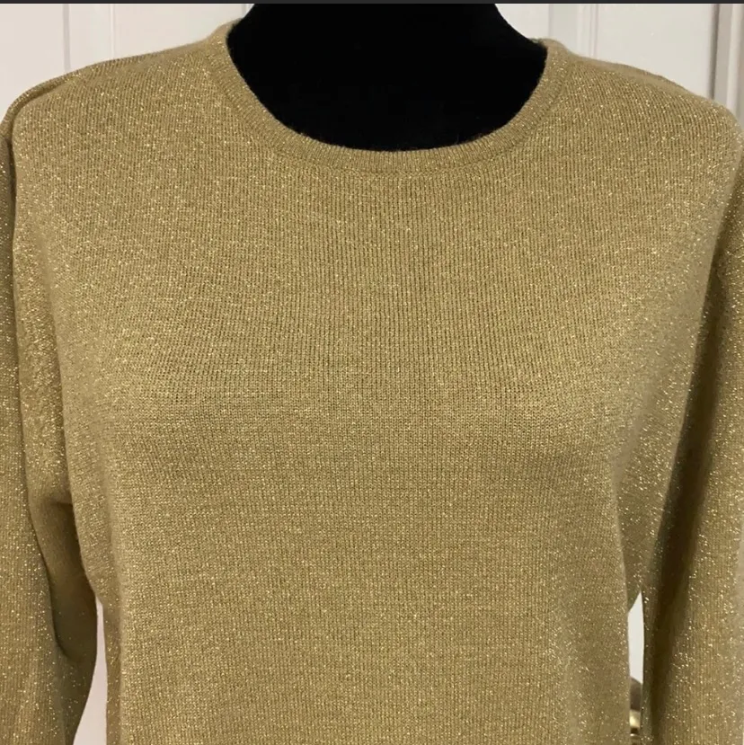 NTouch gold longsleeves sweater. Size large - Image 4