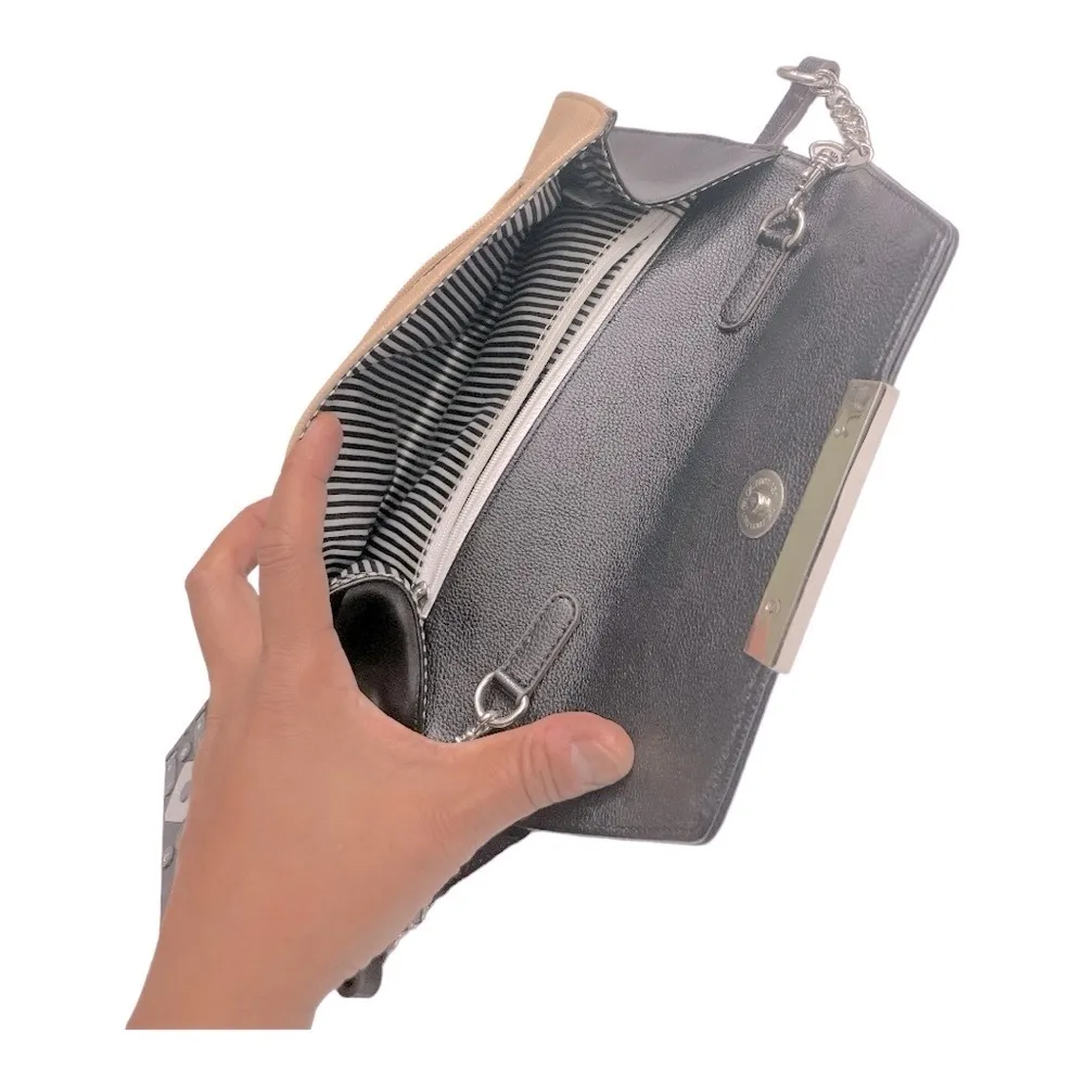 CLARKS luxurious shoulder/clutch purse. Envelope style with magnetic clasp. - Image 4