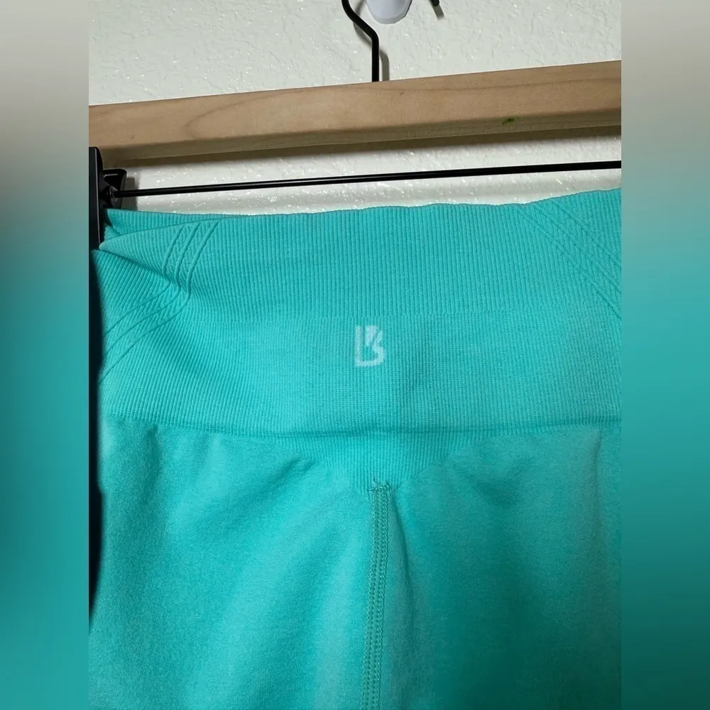 NWOT BuffBunny Form Seamless Legging Size Medium - Image 8