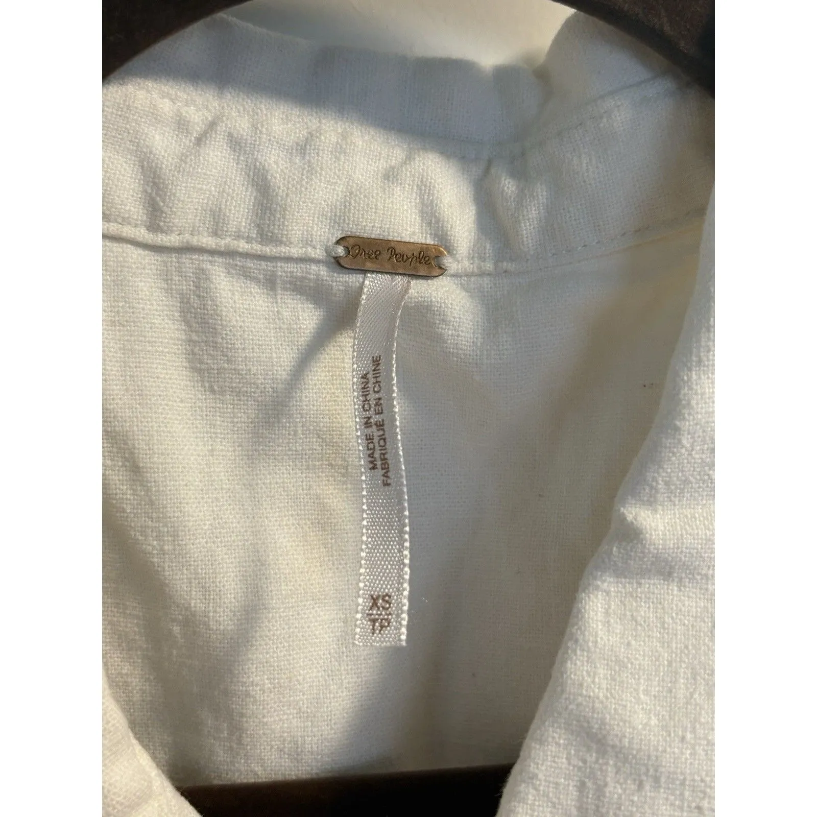 Free People White Linen Blouse Top XS Button Front Linen Cotton Fray Edge Pocket - Image 2