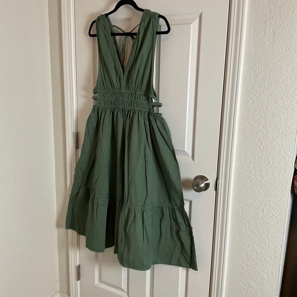 Speed Limit Woman’s Light olive Sleeveless Dress Size X - Image 10