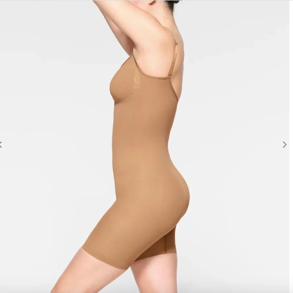 Skims Sculpting Bodysuit Mid Thigh - Image 3