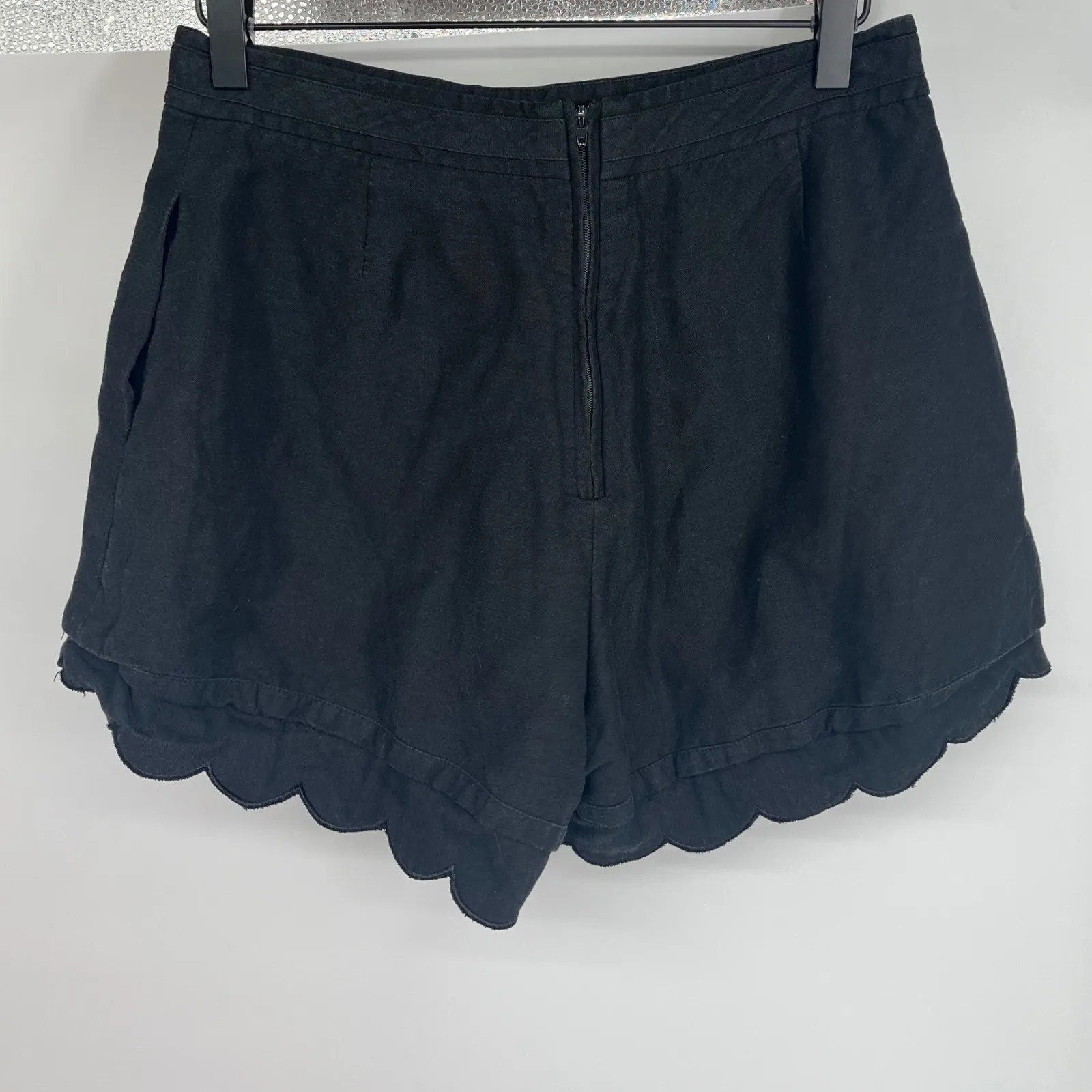 C/meo Collective Anthropologie Black Scalloped Hem High Waisted Shorts Size M - Image 3