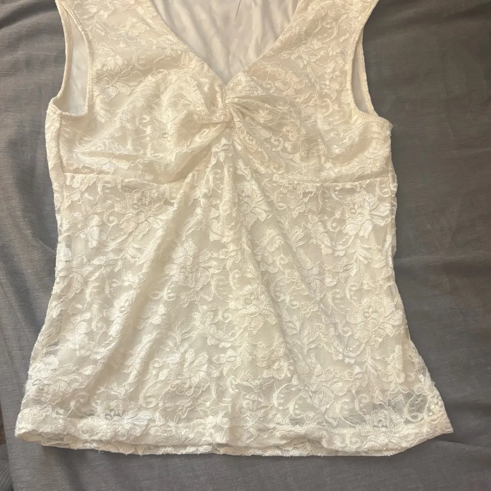 Elegant Cream Lace Sleeveless Top - Image 5