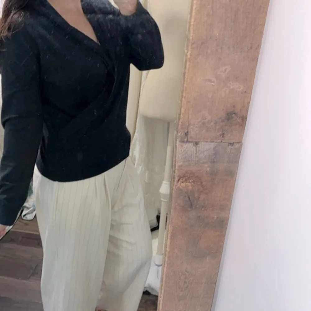 New Directions black sparkle knit top size medium - Image 6