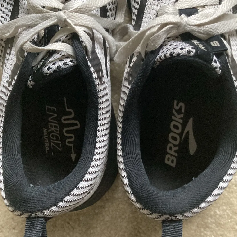 Brooks Revel 5 Running Sneakers Women’s Size 8.5 Gray Black Active - Image 6