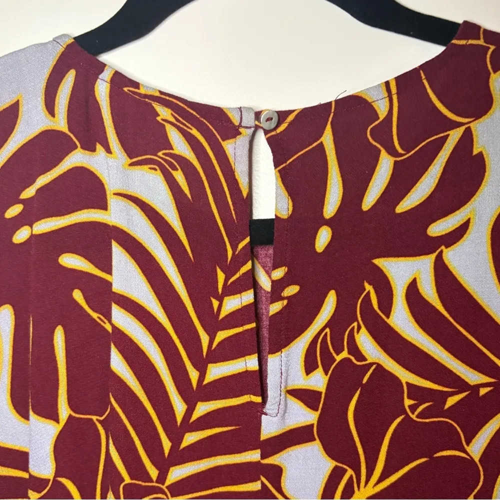 White Short Sleeve Boxy Blouse with Tropical Leaf Pattern - Image 3