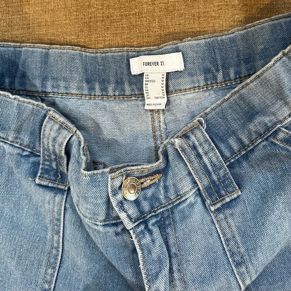 Forever 21 Front Pocket Light Wash Denim Shorts - Image 3