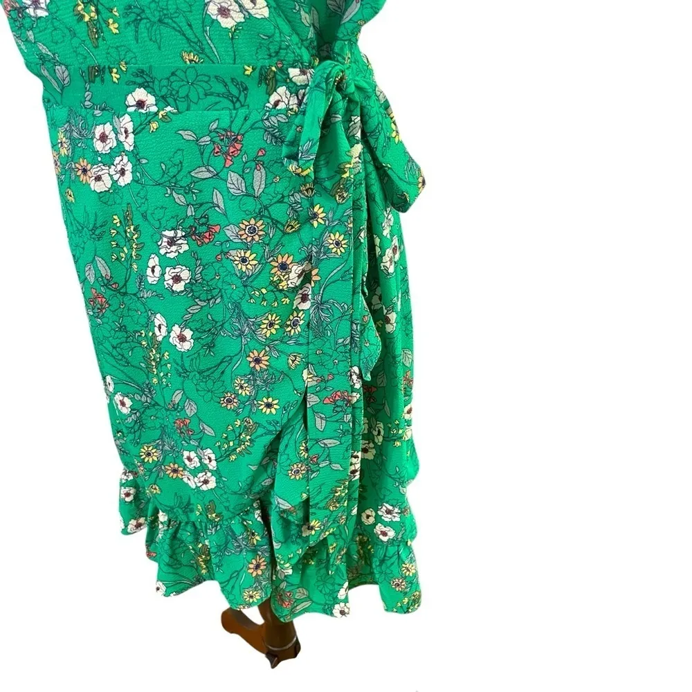 AUW Green Floral Short Sleeve Wrap Dress Womens
Size Large - Image 8