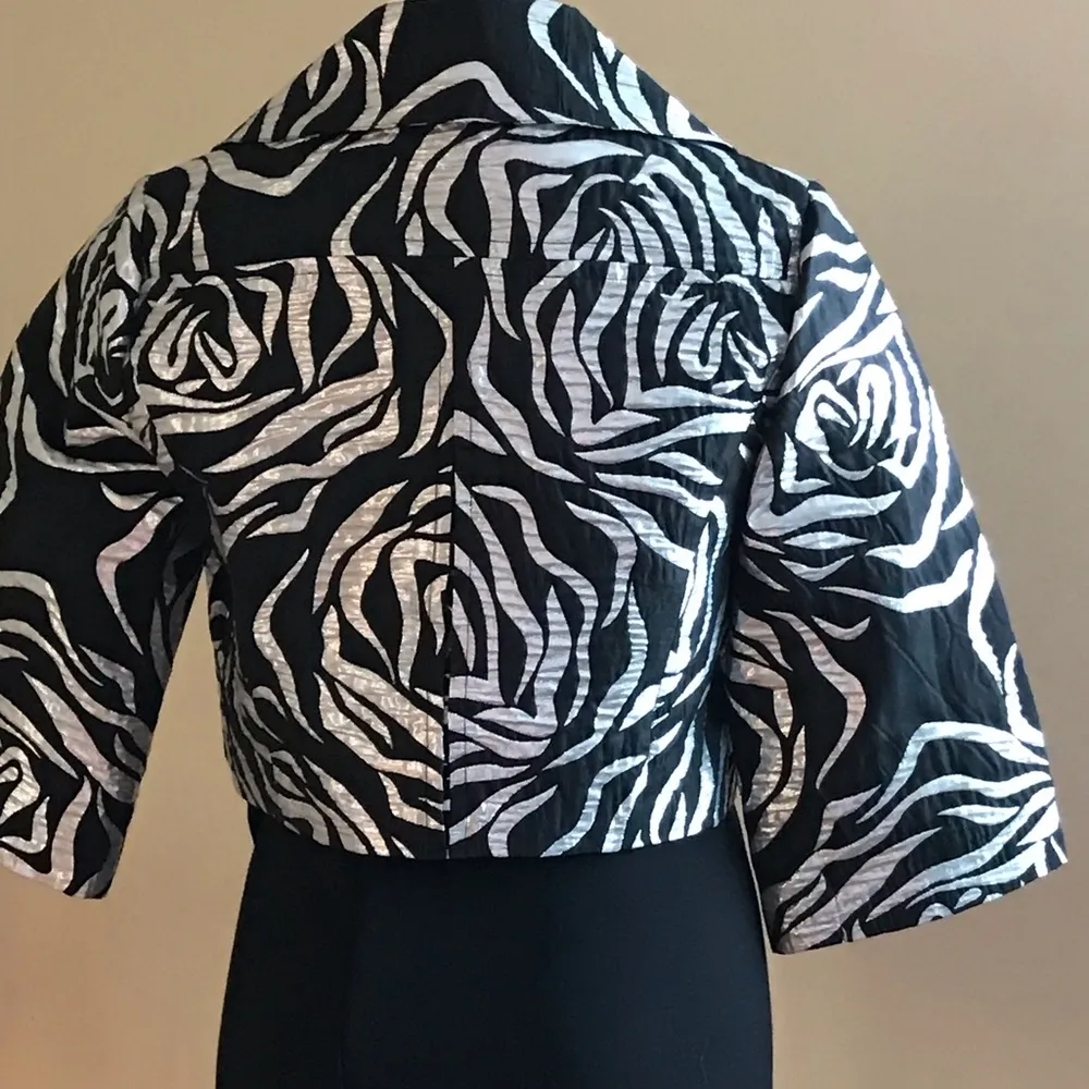 V Cristina Beautiful Black metallicjJacket  4 BL Buttons. ShortWide Sleeves SZ M - Image 5