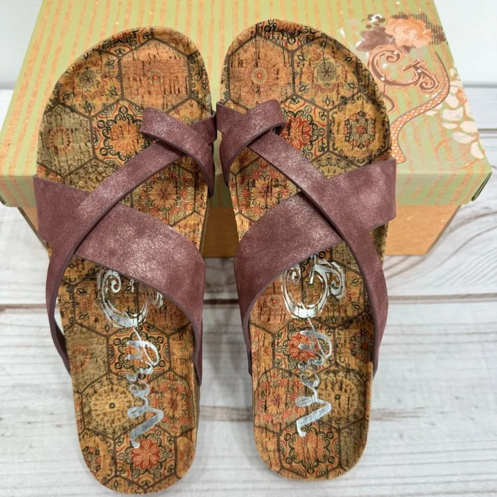 Very G Crisscross Burgundy Wine Metallic Strappy Sandals Contoured Footbed NEW - Image 8