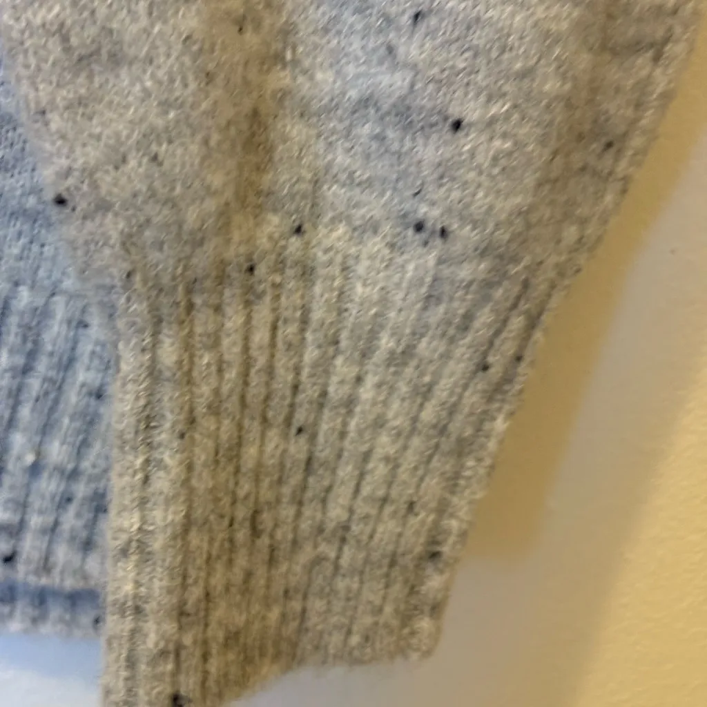 Style & Co. Gray V-Neck Women's sweater - Image 4