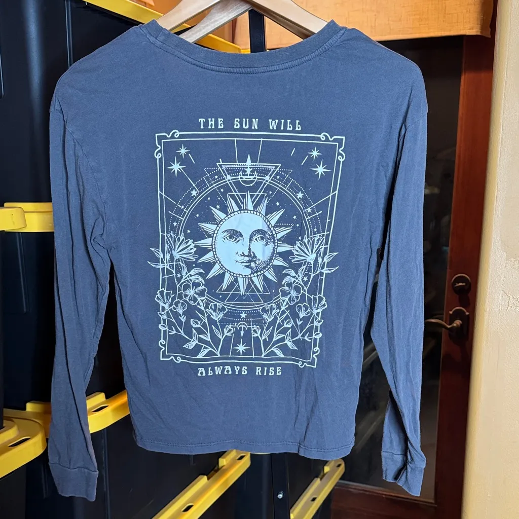 Tilly’s Rebellious One Gray Long Sleeve Shirt Celestial Design Size Small - Image 8