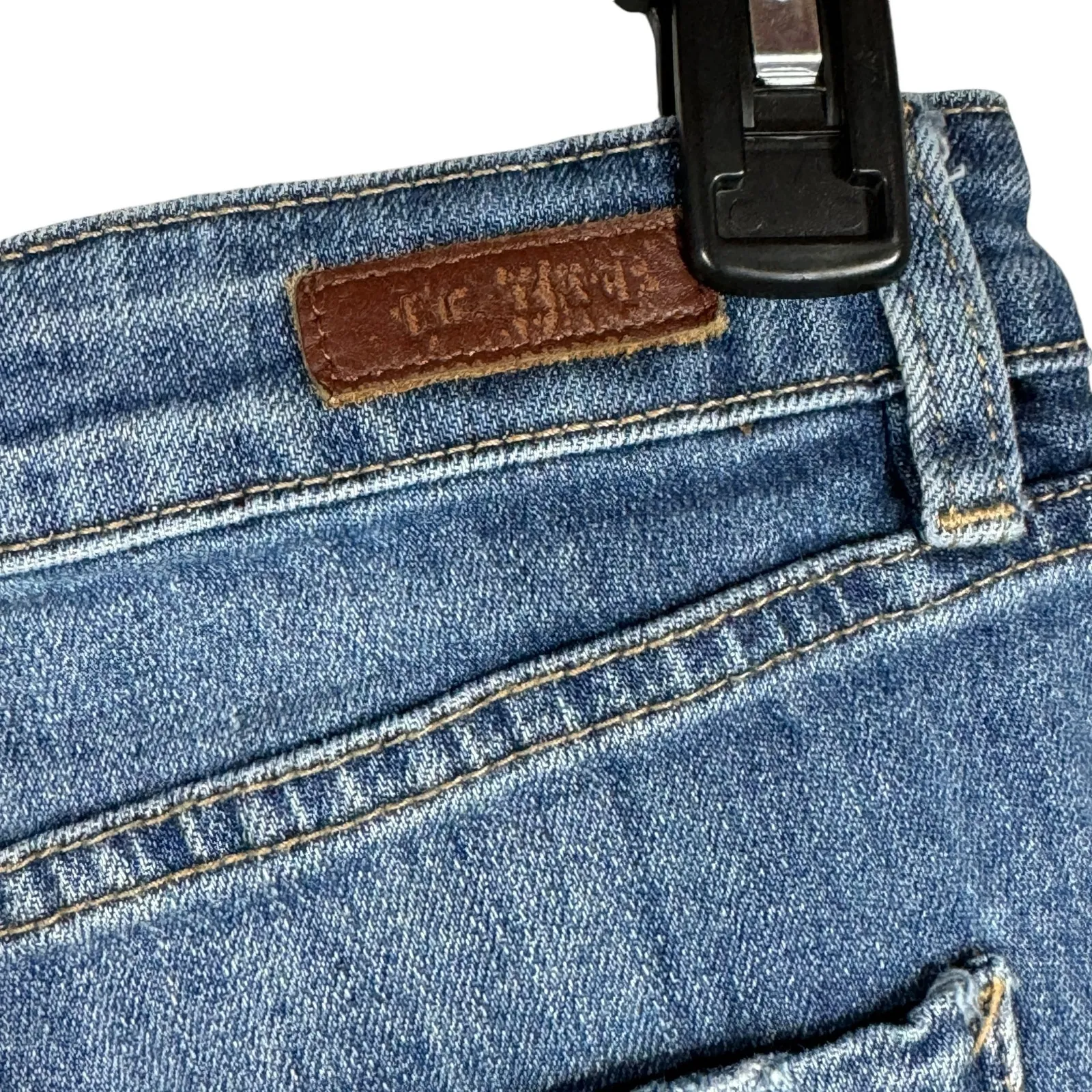 Blank NYC SZ 29 The Fulton Jean Shorts Distressed Zip-Fly Frayed Pockets Cuffed - Image 6