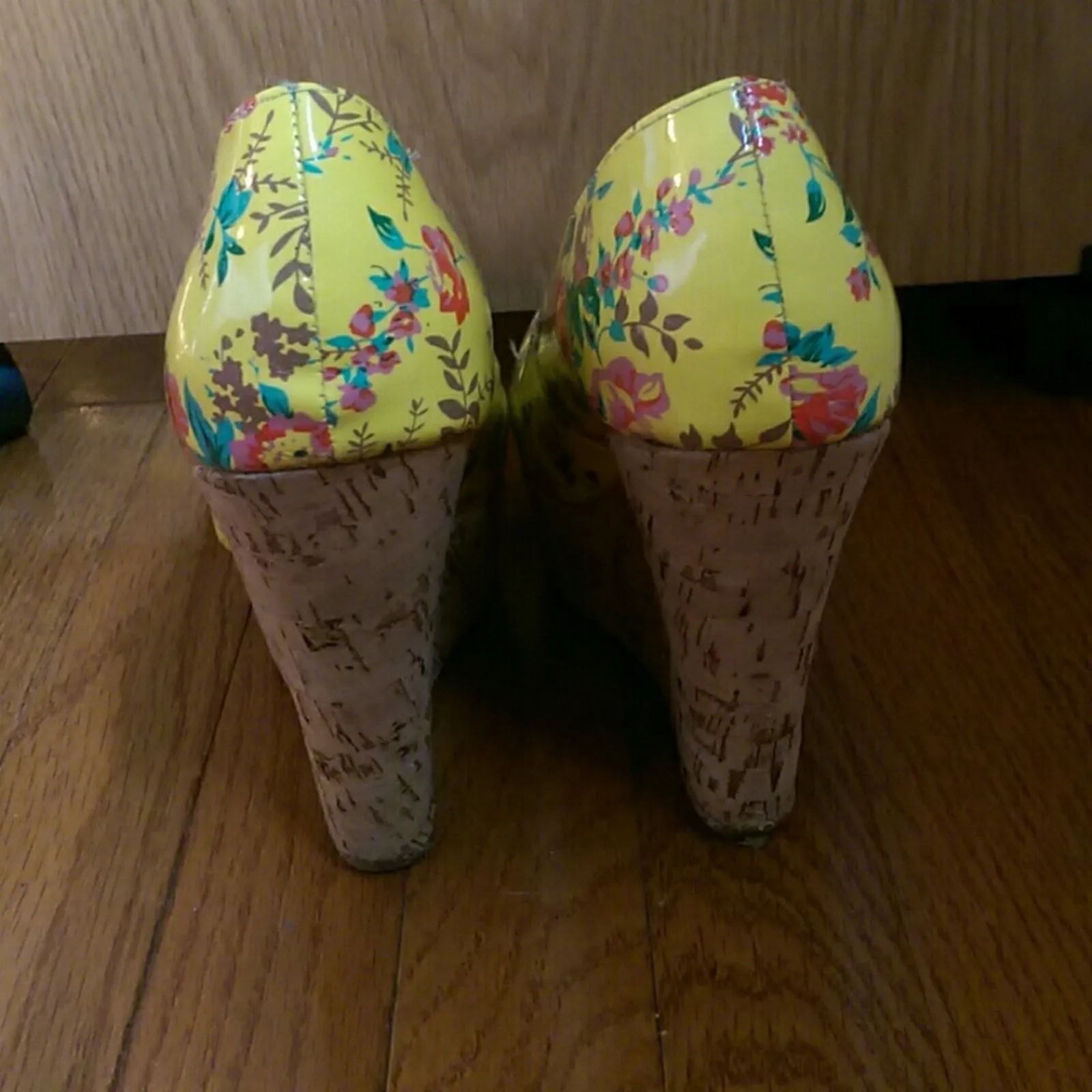 Breckelles Floral Yellow Wedges Size 8.5 - Image 4