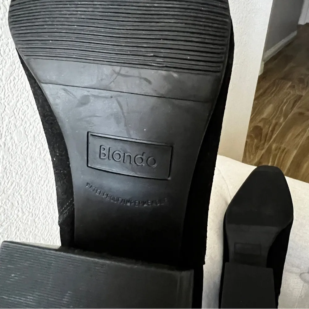 NEW Scarlette Waterproof Ankle Boot. Size 10 - Image 9