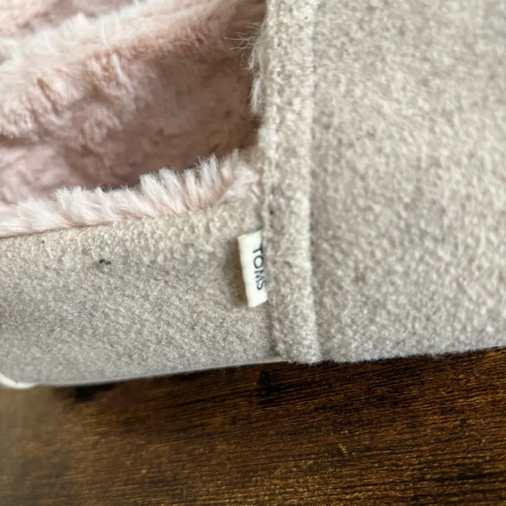 Toms Alpargata Natural Felt Two Tone Faux Fur Slippers Size 12 - Image 6