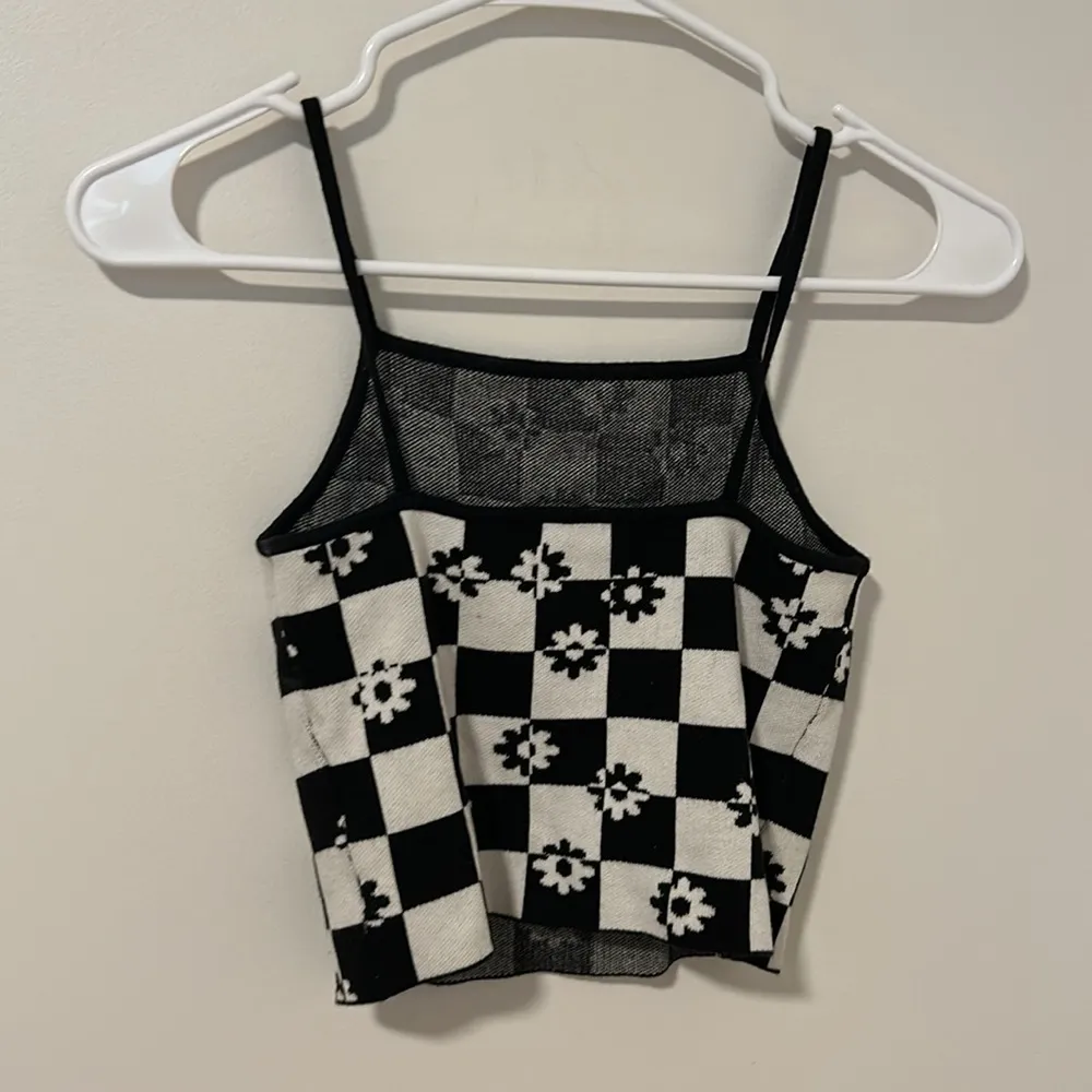 Urban Outfitters Quilted Flower Black and White Boho Tank Top Size Small - Image 3
