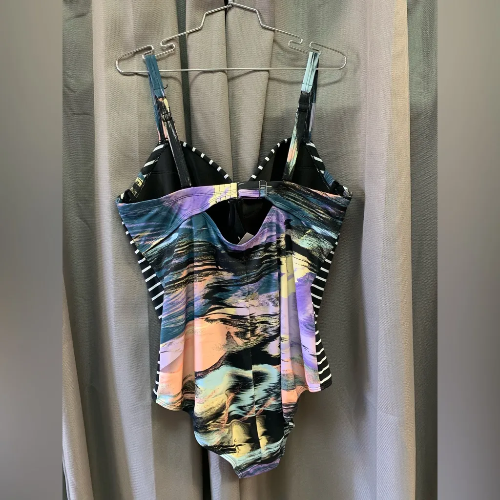 Torrid Underwire Swimsuit Size 18/20 - Image 3