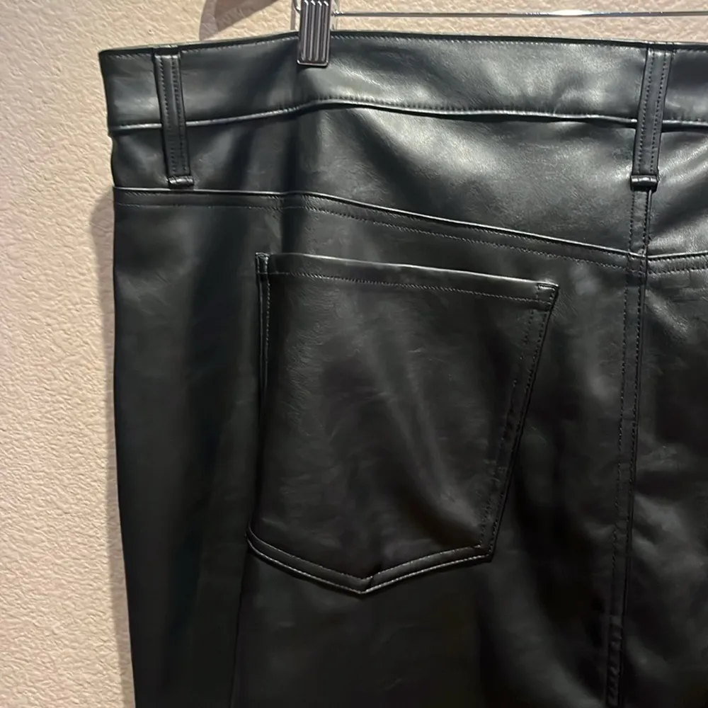 New Time and Tru Wonen’s High Rise Faux Leather Black MidiSkirt Size 22W NWT - Image 10