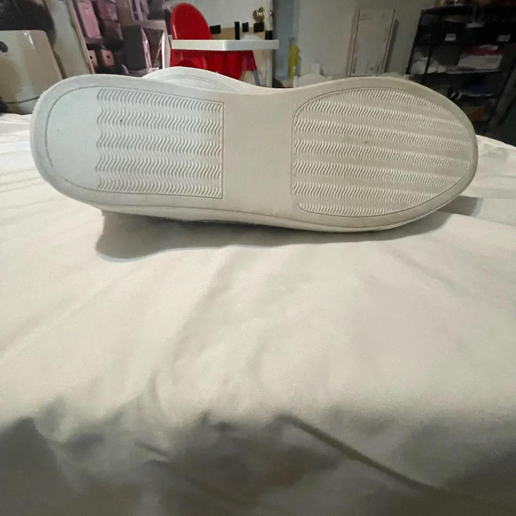 Kenneth Cole Reaction Cream Slip-On Sneakers with Textured Design - Image 3