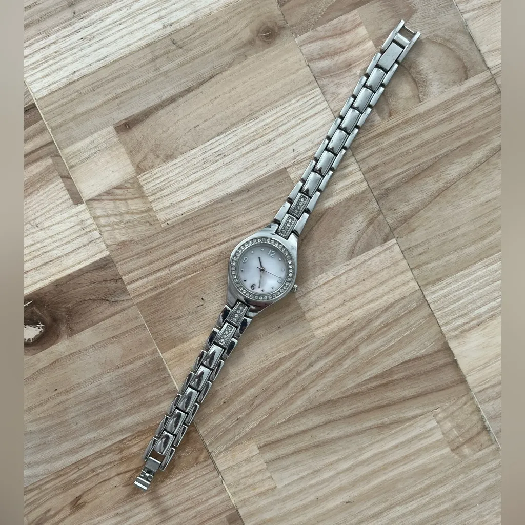 FMD Crystal and Pearl Ladies Watch Crystal Embedded Pearl Dial New Battery Silver - Image 4