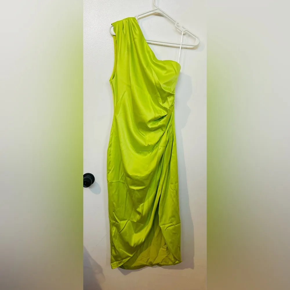 ELLIATT Cassini Midi Dress One Shoulder Ruche in Chartreuse Green Yellow Size M - Image 2