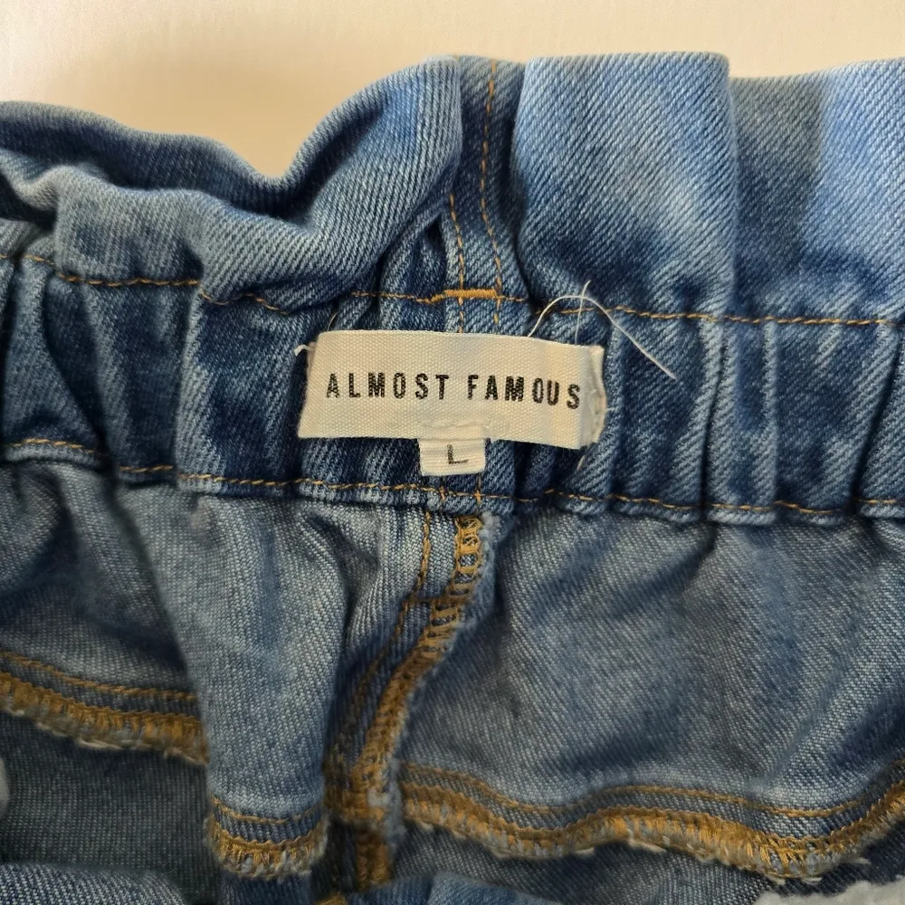 Almost Famous Crave Fame High-Rise Paperbag Waist Denim Shorts Size Large - Image 7