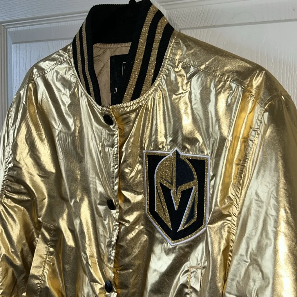 Vegas Golden Knights Women’s‎ Gold Cropped Bomber Puffer Jacket Size Small - Image 4
