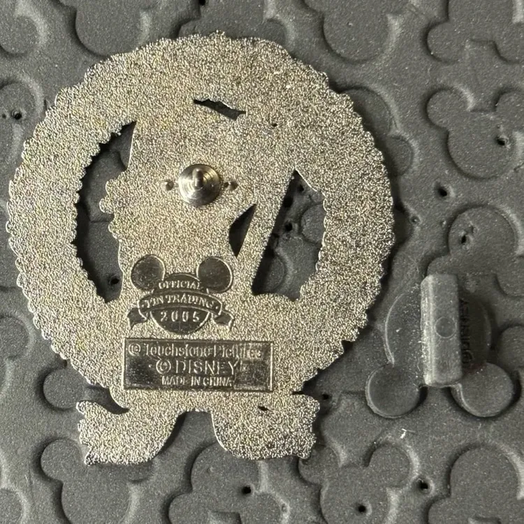 Disney parks Nightmare Before Christmas Jack & Sally Wreath trading pin - Image 2