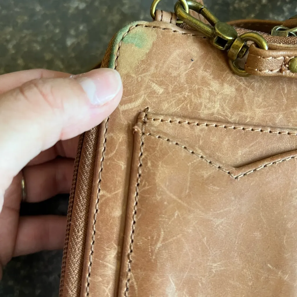 The Sak Silverlake Leather Smartphone Crossbody Embossed Checkered - Image 4