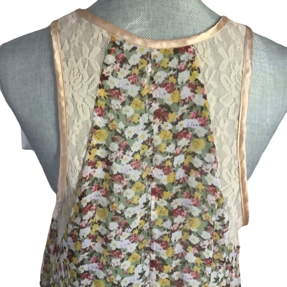 Free people lace sleeveless top size small round neck asymmetrical multicolor - Image 3