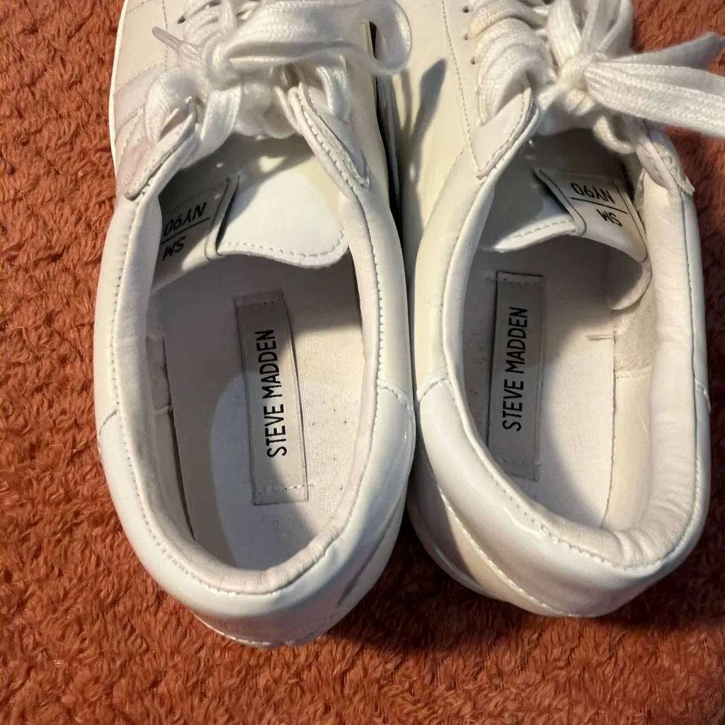 Steve Madden White and Silver Sneakers with Minimalist Design SZ 9 In Box Shoes - Image 6