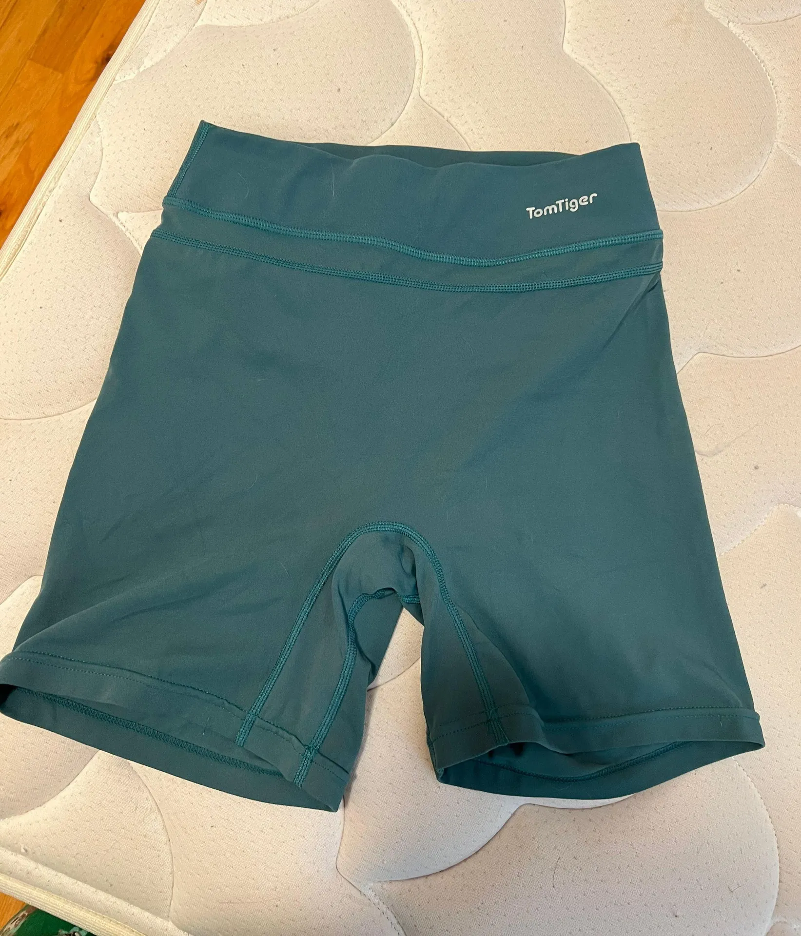 green scrunched gym shorts  - Image 8