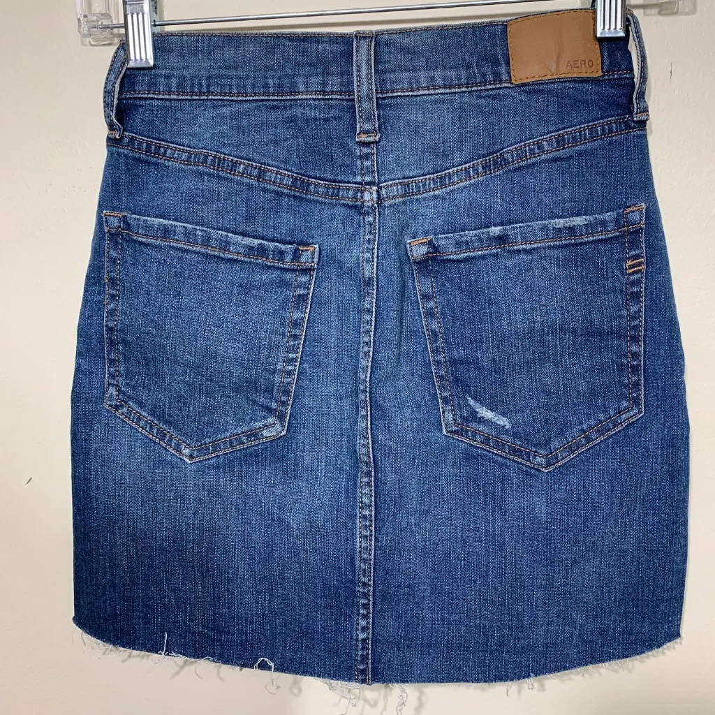 AERO High Rise Distressed Denim Mini Skirt Size 000 Raw Hem Blue Jean Skirt - Image 4