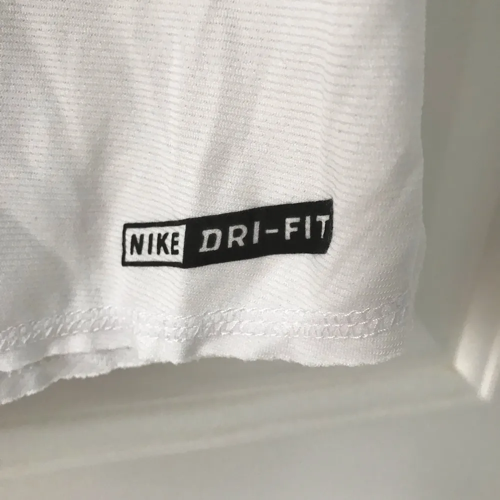 Hurley  Nike Dri-FIT crop tank - Image 3