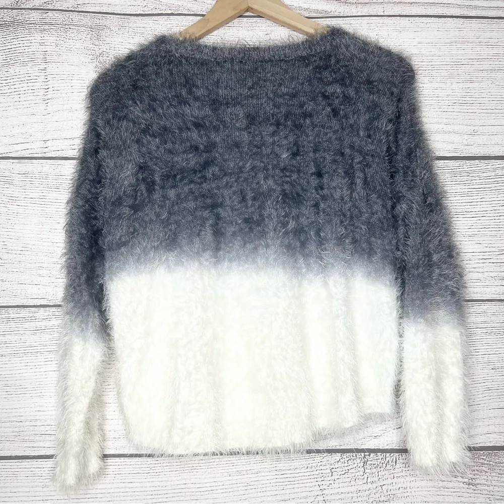 NWOT Ombré Gray & White Fuzzy Sweater Top Size Large - Image 7