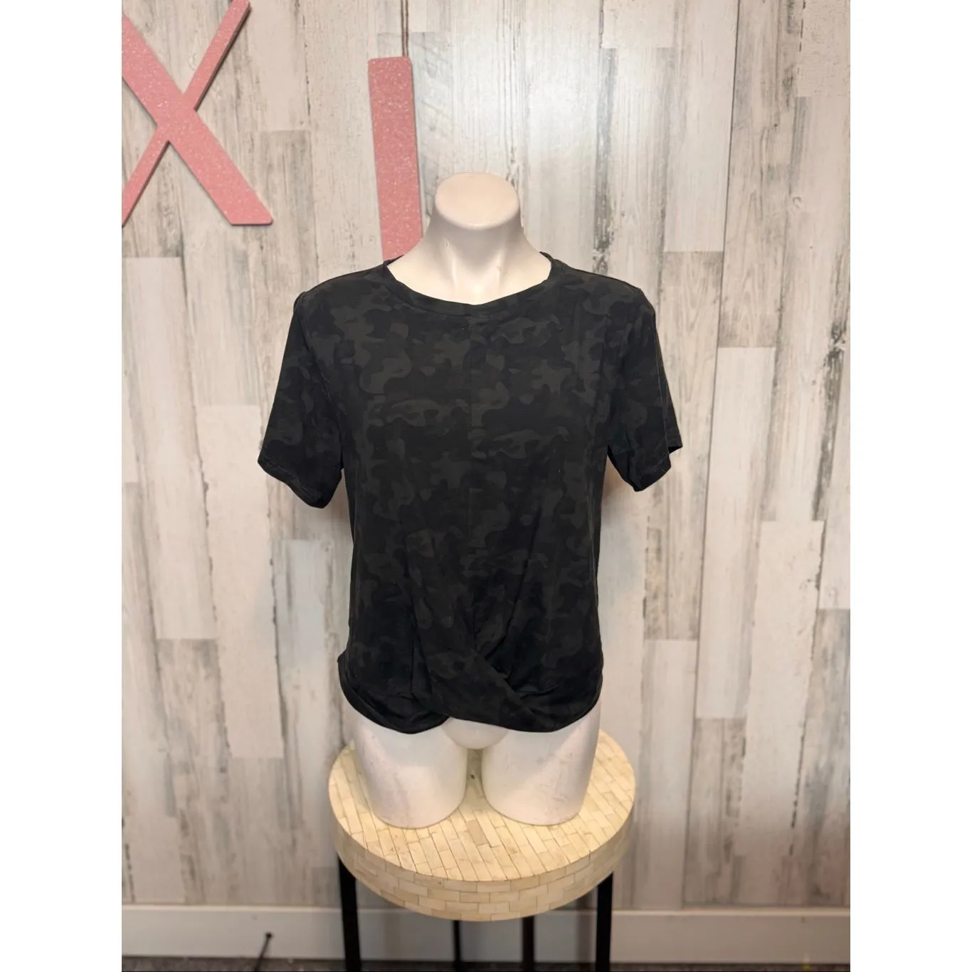 LegEnd Active Black Camo Short Sleeve Athletic Top Women’s XL Stretch Tee NWT - Image 5