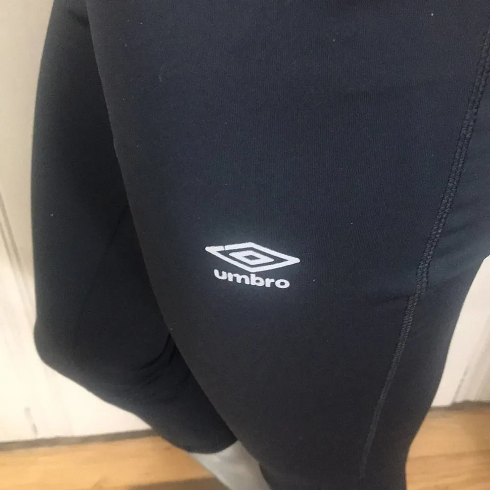 Umbro Cropped Black Leggings Women's Size Medium - Image 4