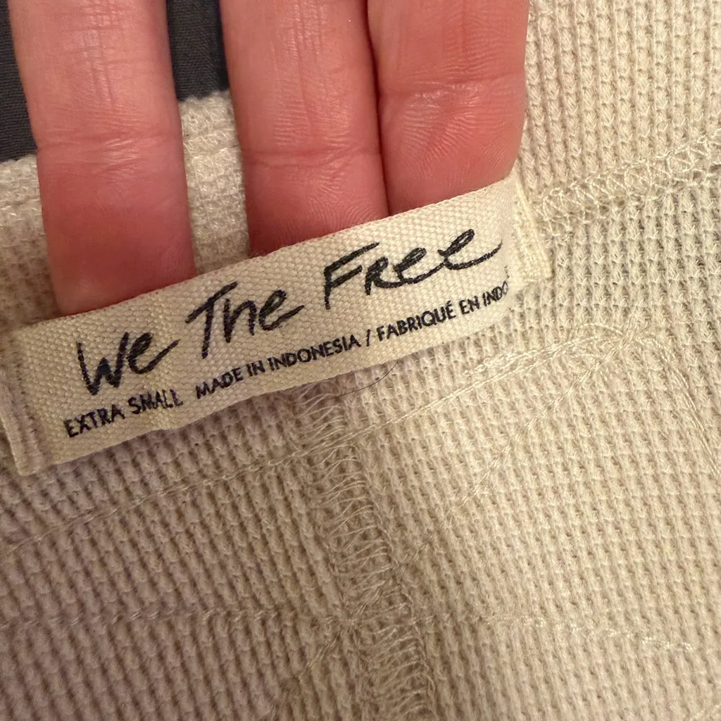 We The Free Cream plunging V-Neck sweater top women’s xs - Image 2