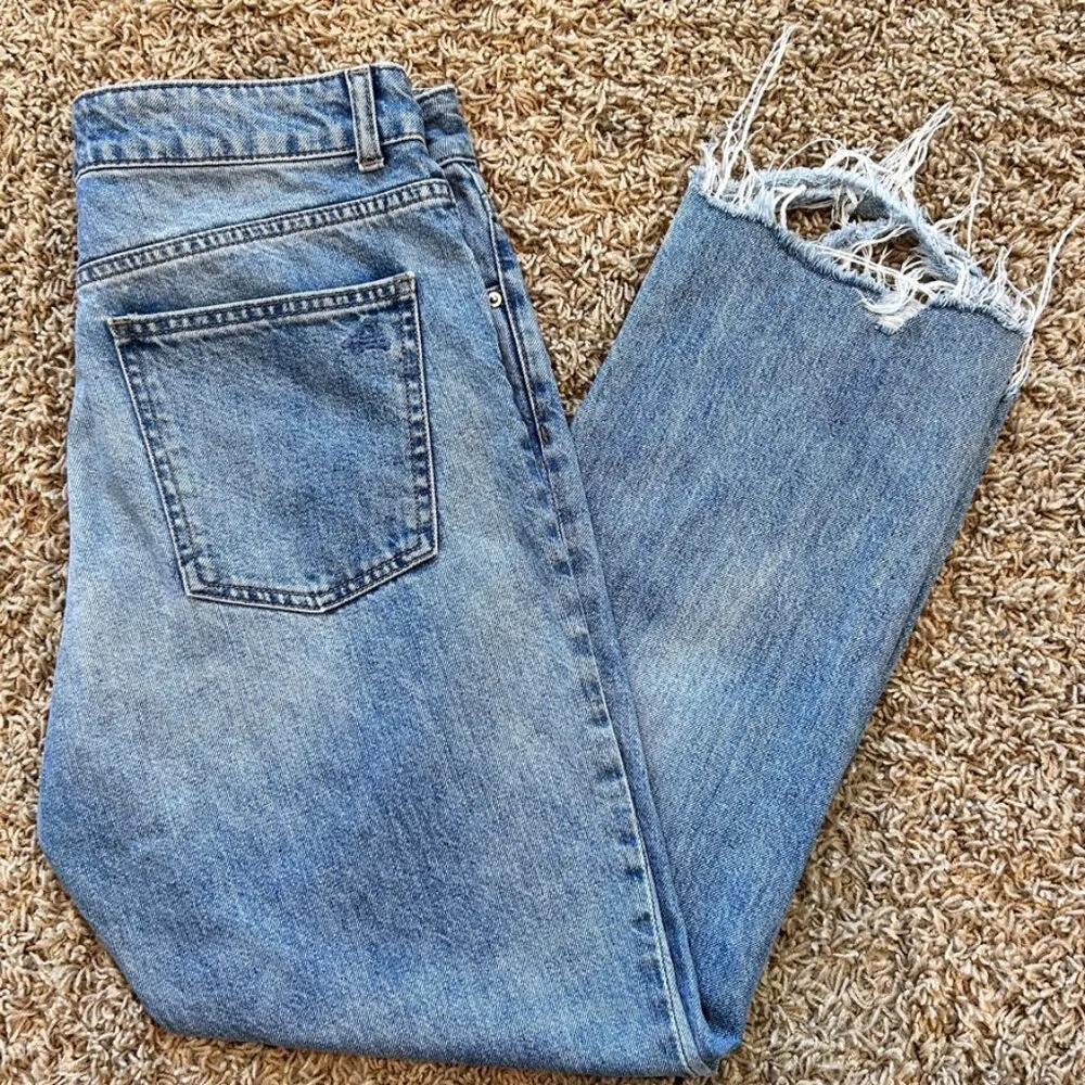 DL1961 Patti High Rise Straight Jeans in Vibrant Cropped Distressed Size 26 - Image 6