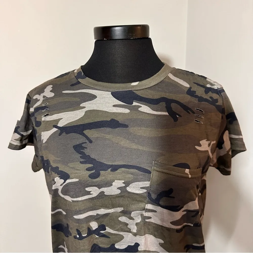 Shein Camouflage T Shirt in Size Medium - Image 3
