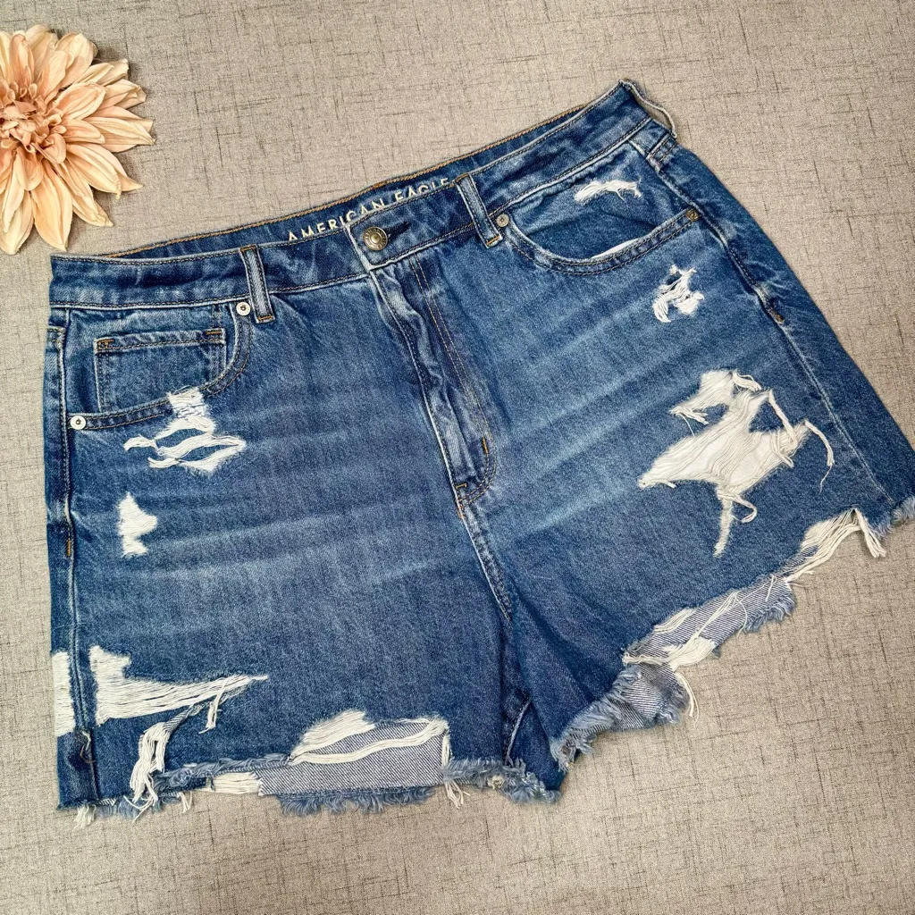 American Eagle Mom Jean Shorts Distressed Ripped Denim Size 14 - Image 3