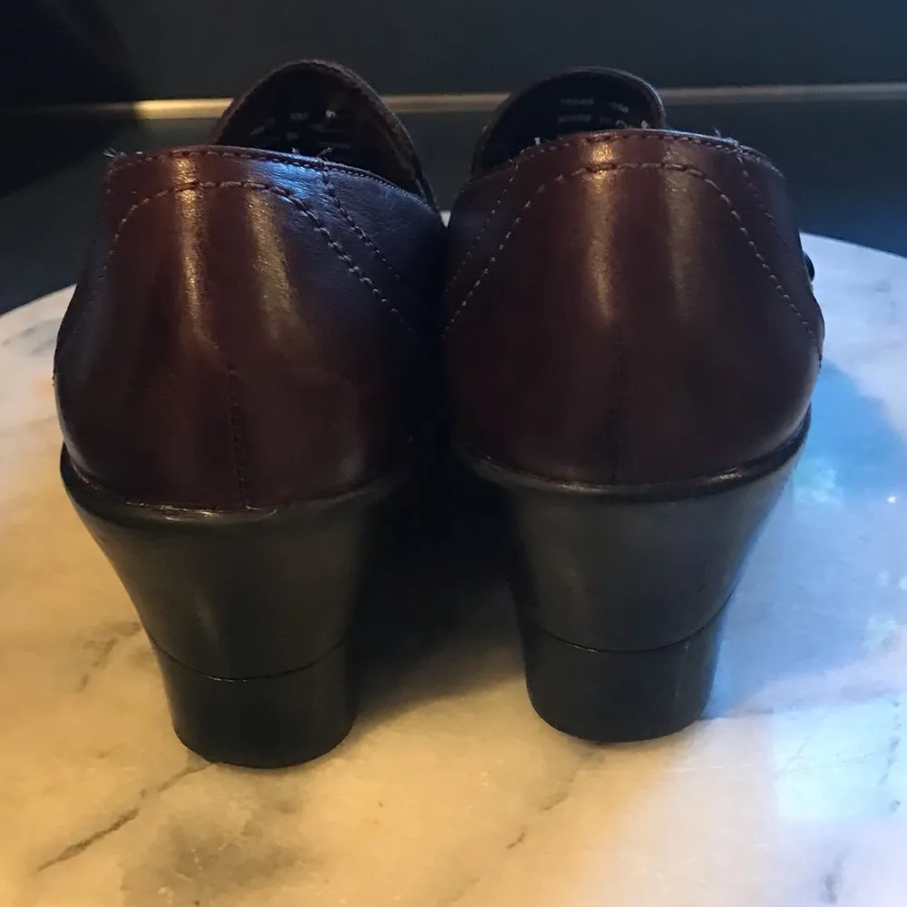 Clarks Casual Slip-On Round Toe. Brown /Red Leather Walking Loafers Sz 9. - Image 3