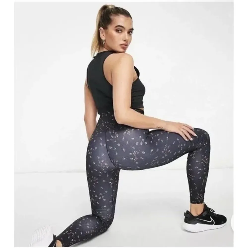 NWT NIKE Womens Dri-FIT One Luxe Roses Full Length Training Leggings - Image 5