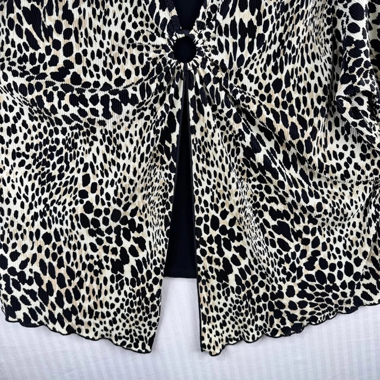 Maggie Barnes Crinkle Fabric Leopard Print Flutter Sleeve Blouse Women’s Size 2X - Image 5