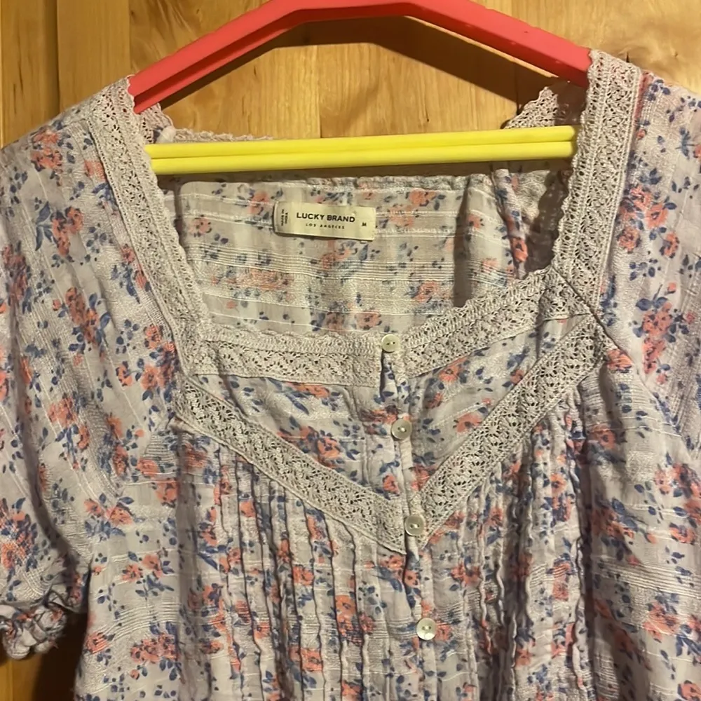 LUCKY BRAND 7W46342 Lilac Multi Floral Short Sleeve Peasant Top $69.50 EUC M - Image 5