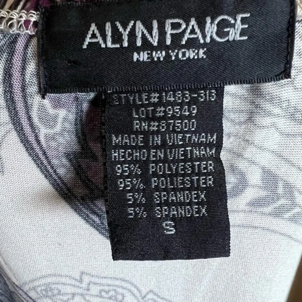 ivory and purple paisley maxi dress size small - Image 6