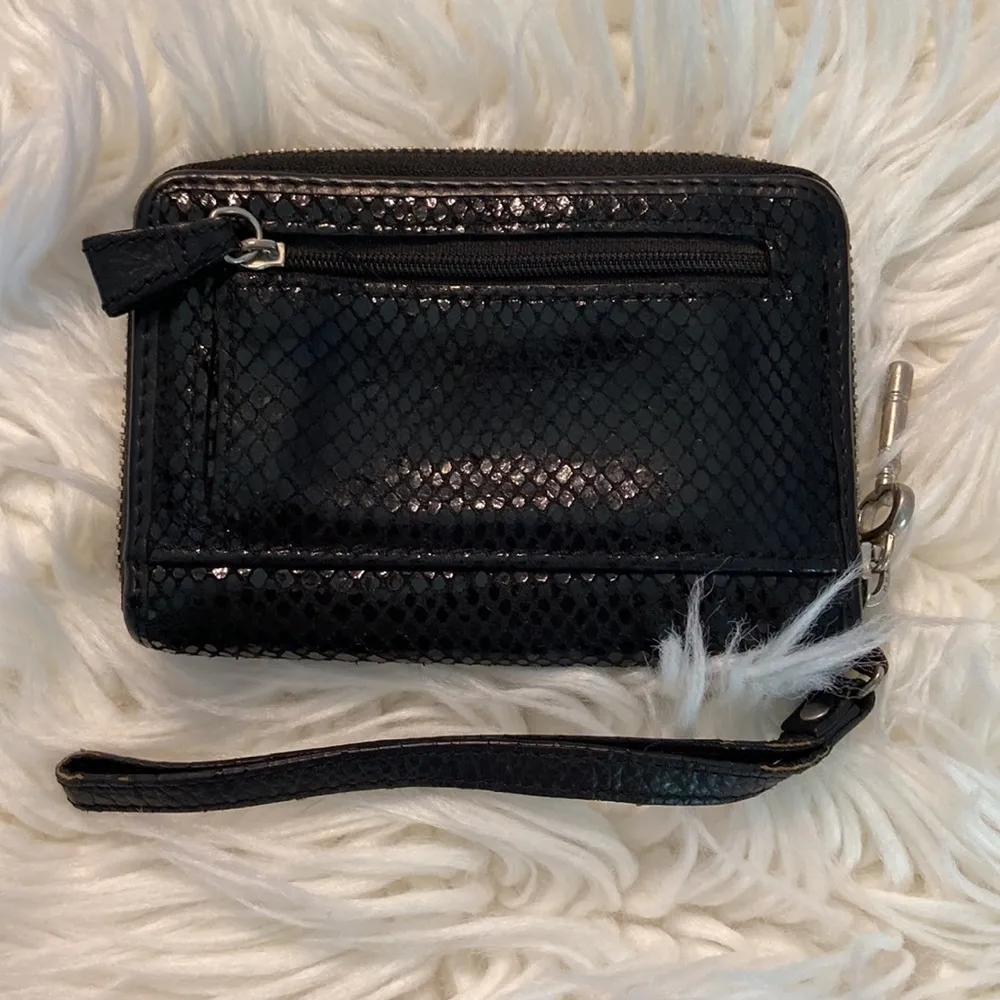 Fossil Wallet/ Wristlet  in excellent condition - Image 4